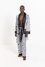 Load image into Gallery viewer, Senzo Unisex Medium Robe